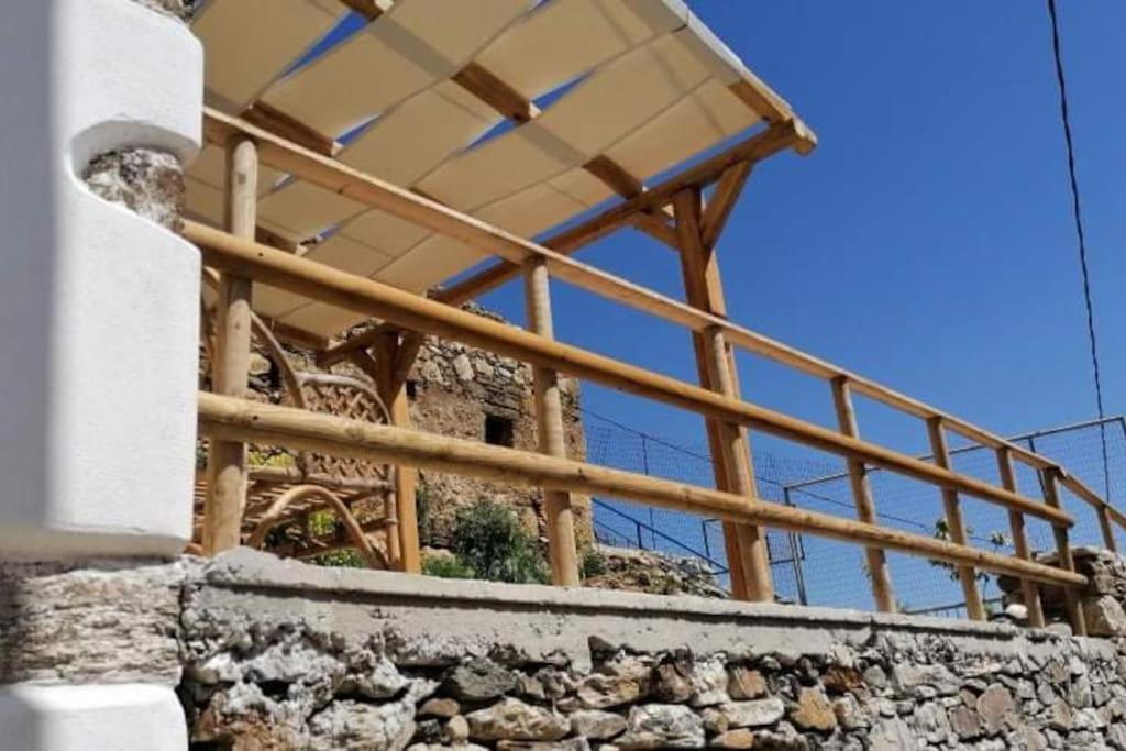 KoronosNaxos Mountain Retreat - Tiny House Build On Rockアパートメント エクステリア 写真